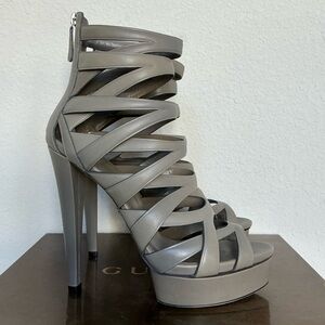 Gucci Elegant Gray Gladiator Sandals 41.5